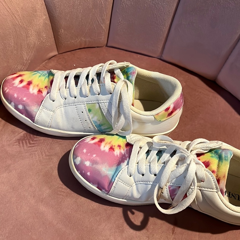 Tie-dye tennis shoes